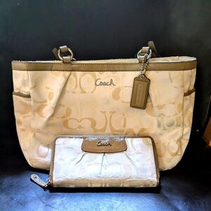 Coach East West Signature Coach and Wallet Set